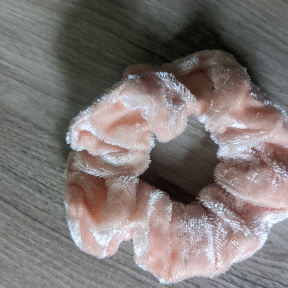 Golden peachy scrunchie set! - Picture 2 of 6